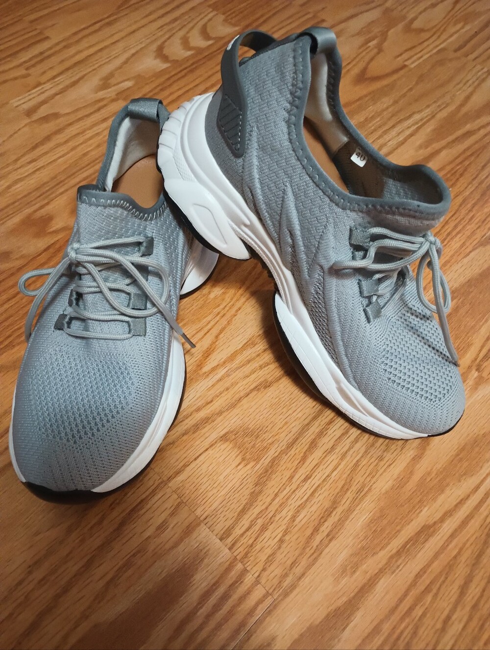 NWOT Unisex Adult Elevator/Height Increasing Sneakers. Gray. Men's 8.5 Wmn's 9.5